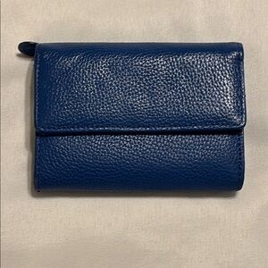 Chic Blue Pebbled Leather Wallet EUC